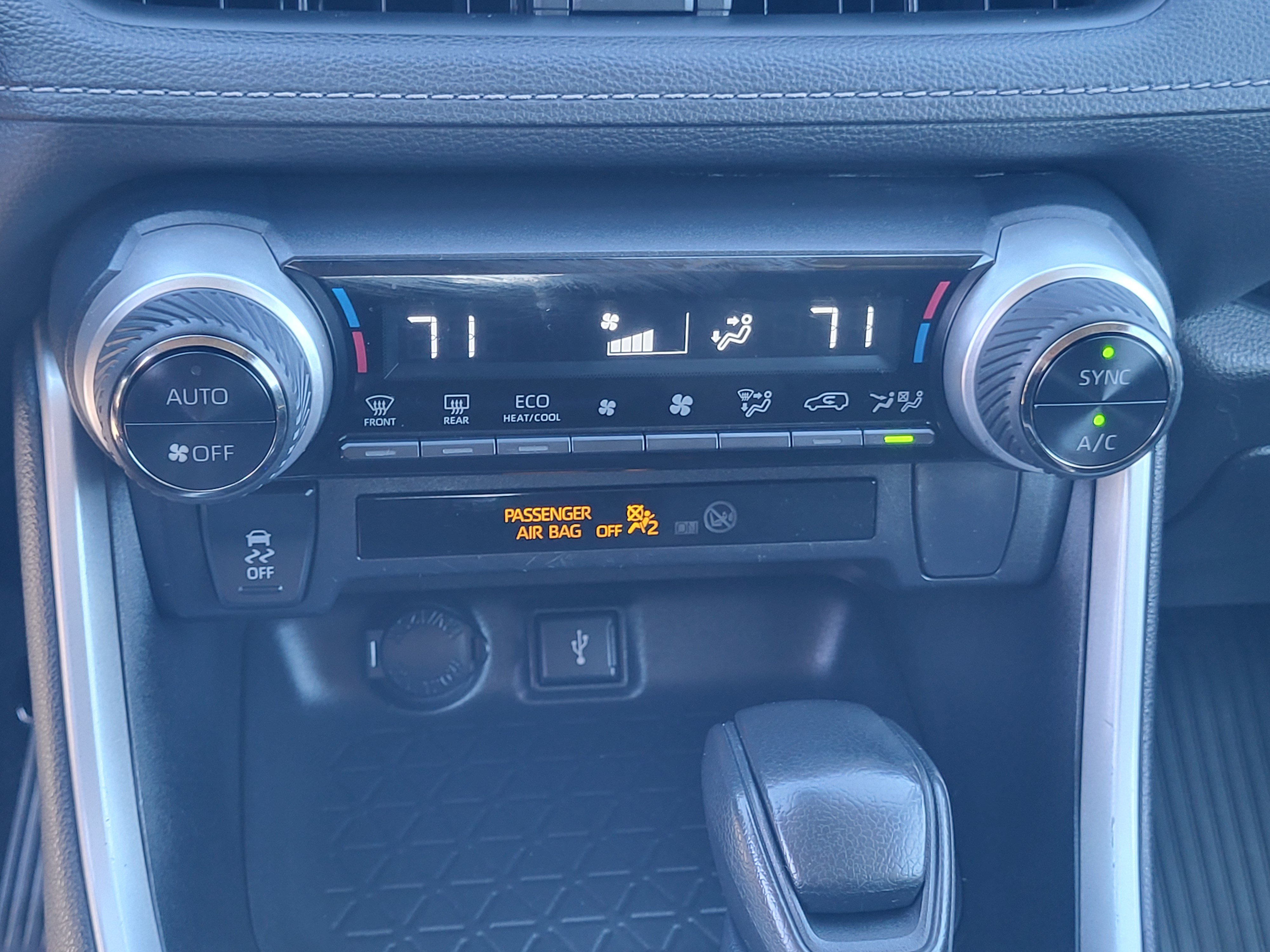 Used 2022 Toyota RAV4 XLE AWD/4WD image 18