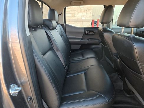 Used 2021 Toyota Tacoma SR w/ SR Convenience Package image 28