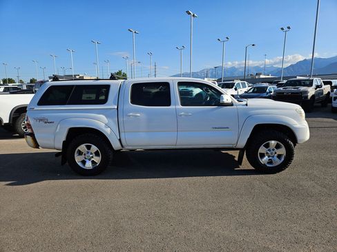 Used 2013 Toyota Tacoma 4x4 Double Cab w/ TRD Sport Pkg image 2