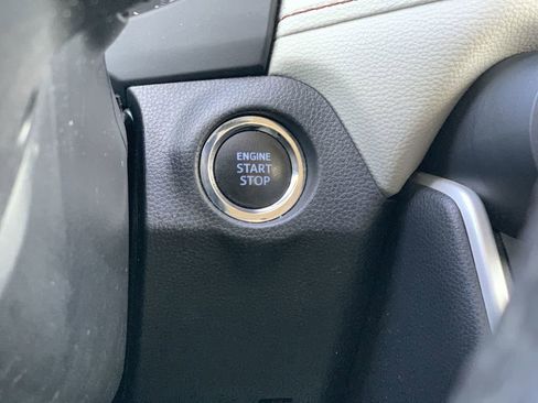 Used 2021 Toyota RAV4 XLE Premium image 15