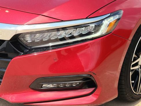 Used 2018 Honda Accord Touring image 9