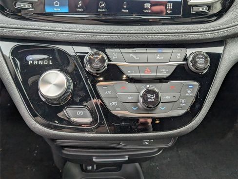 New 2026 Chrysler Pacifica Select FWD image 21