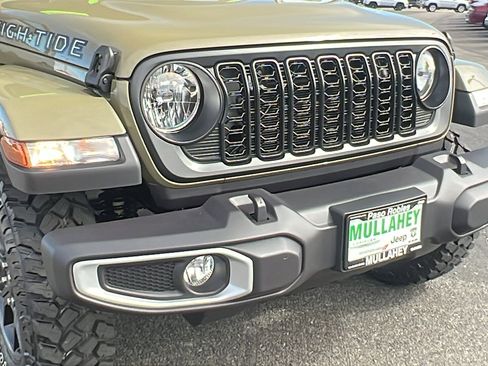 New 2025 Jeep Gladiator Sport image 11