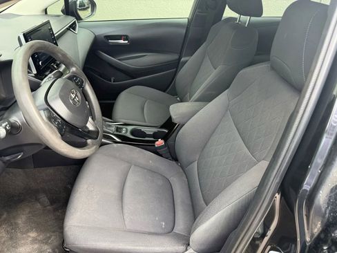 Used 2021 Toyota Corolla LE image 9