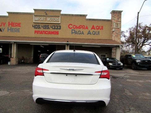 Used 2014 Chrysler 200 LX FWD image 4
