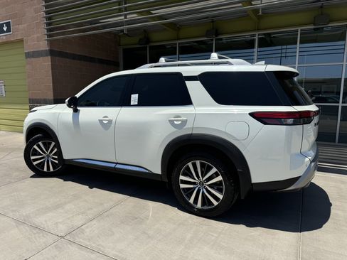 Used 2022 Nissan Pathfinder Platinum w/ Cargo Package image 5