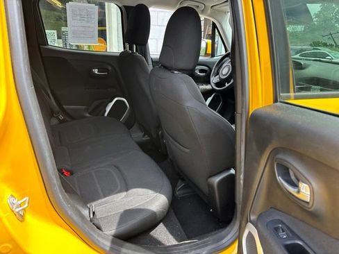 Used 2018 Jeep Renegade Latitude FWD image 9