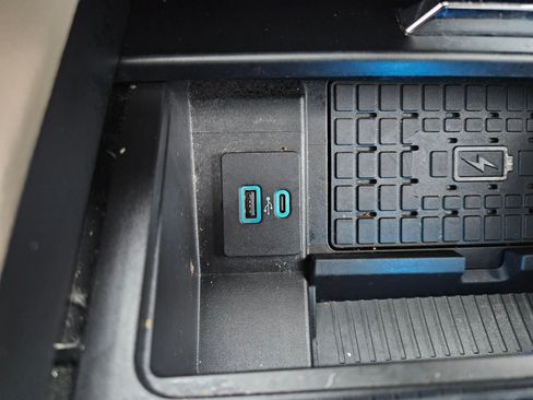 Used 2023 Ford Expedition XLT image 20