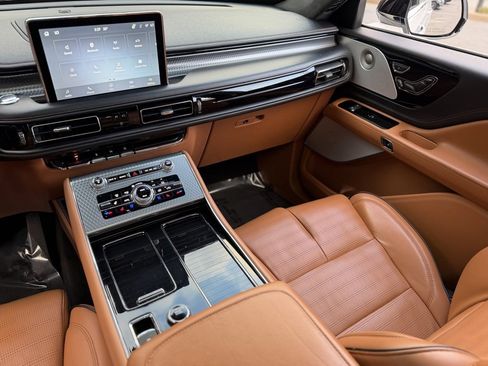 Used 2023 Lincoln Aviator Black Label w/ Class IV Trailer Tow Package image 42