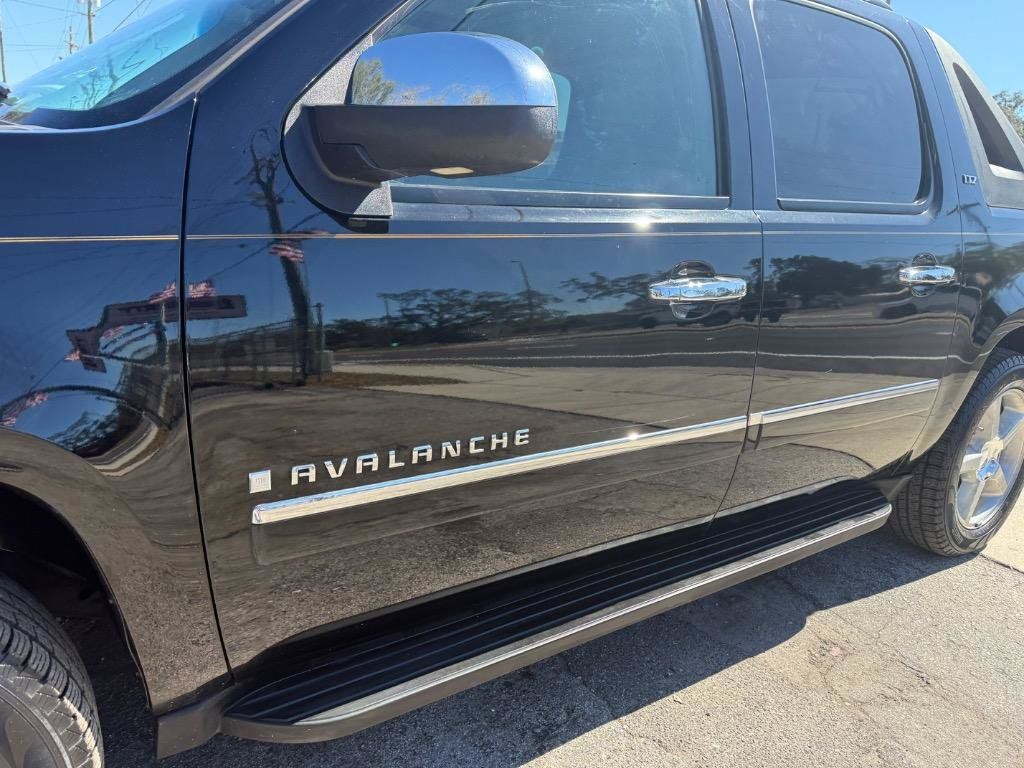Used 2009 Chevrolet Avalanche LTZ RWD image 15