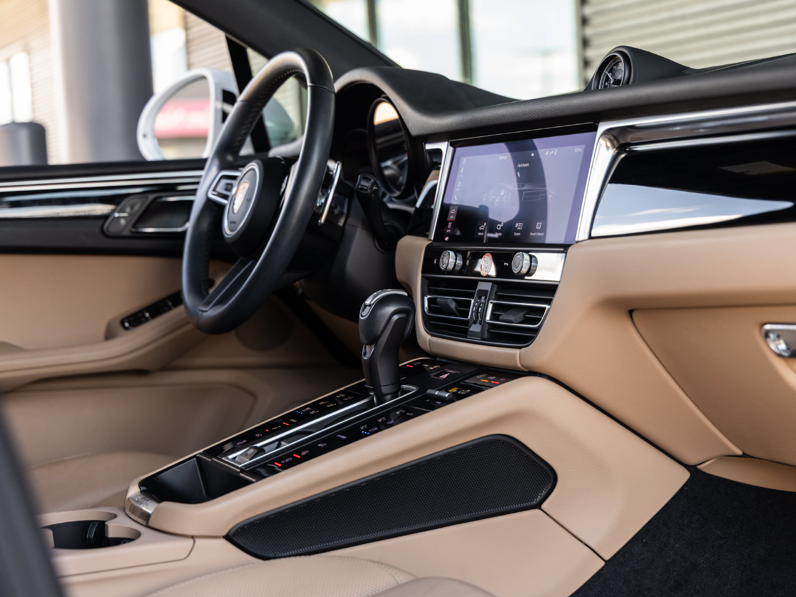 Certified 2024 Porsche Macan AWD/4WD image 49