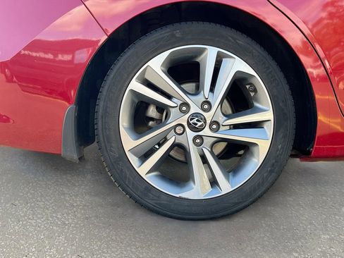 Used 2017 Hyundai Elantra Limited w/ Limited Tech Package 08 FWD image 30