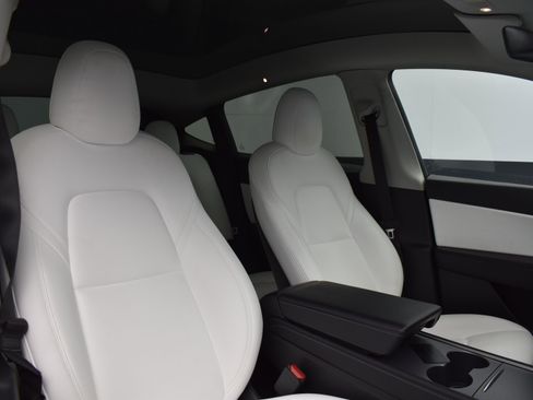 Used 2022 Tesla Model Y Performance image 17