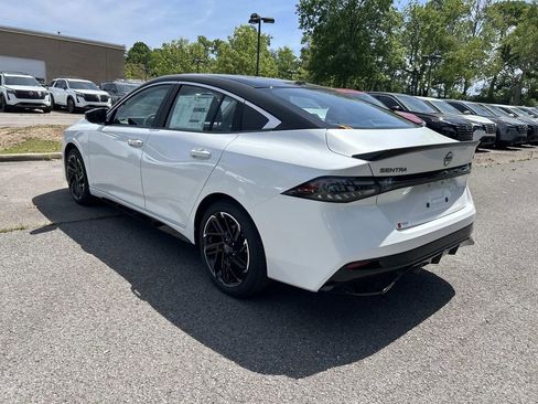 New 2026 Nissan Sentra SR w/ Floor Mat Package FWD image 5