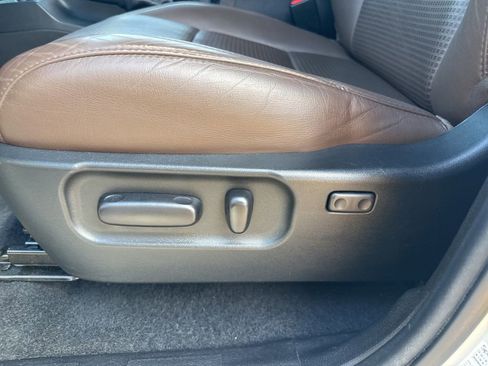 Used 2021 Toyota Tacoma Limited AWD/4WD image 10