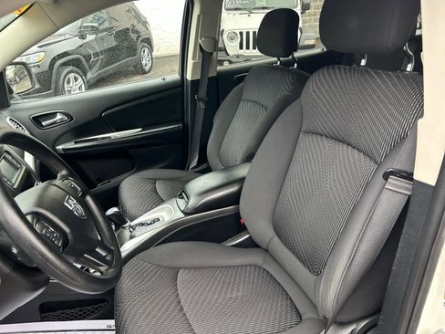 Used 2017 Dodge Journey SXT w/ Comfort/Convenience Group image 12