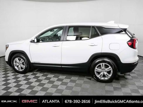 Used 2024 GMC Terrain SLE FWD image 2