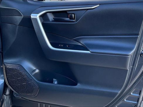 Used 2021 Toyota RAV4 LE image 23