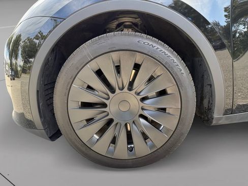 Used 2024 Tesla Model Y Long Range AWD/4WD image 25