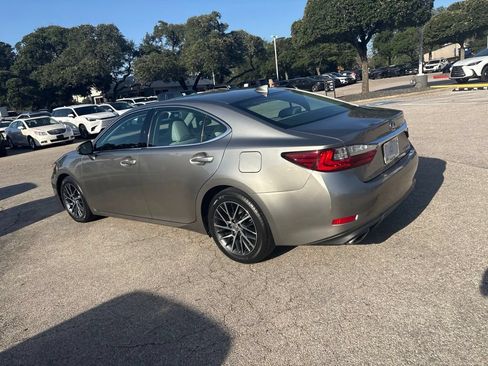 Used 2017 Lexus ES 350 w/ Luxury Package FWD image 3
