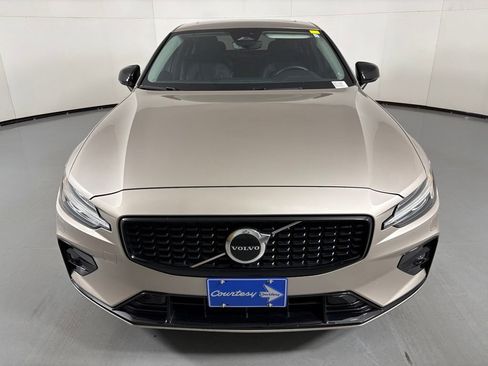 Used 2024 Volvo S60 B5 Core FWD image 3