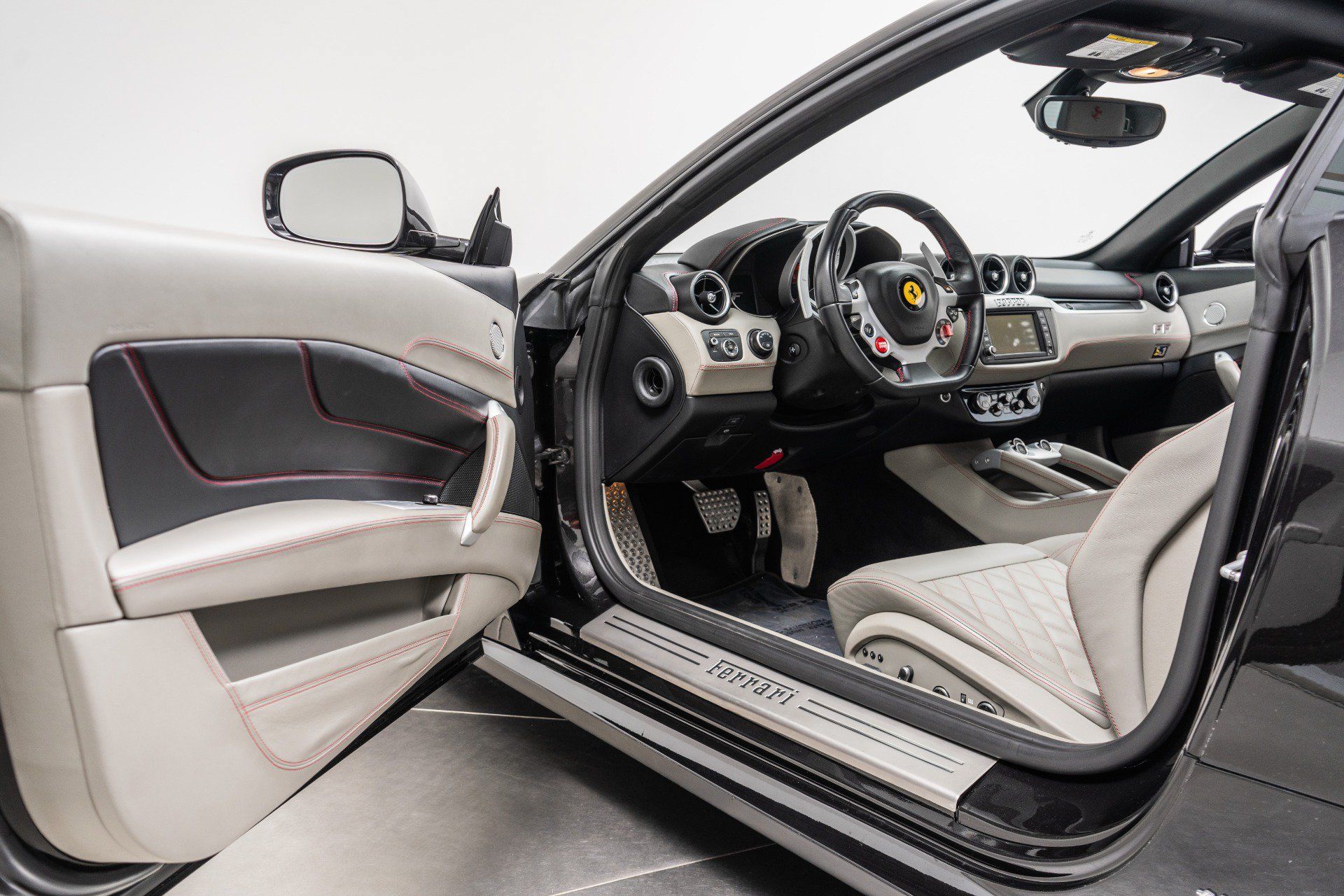 Used 2014 Ferrari FF AWD/4WD image 23