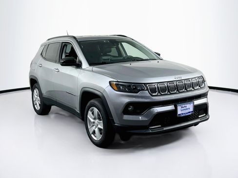 Used 2022 Jeep Compass Latitude w/ Convenience Group AWD/4WD image 3