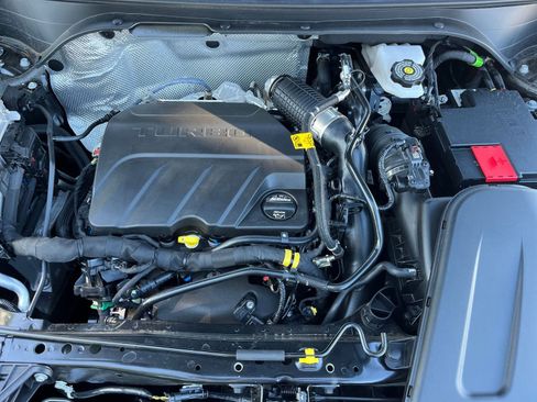 Used 2025 Buick Envista Sport Touring image 32