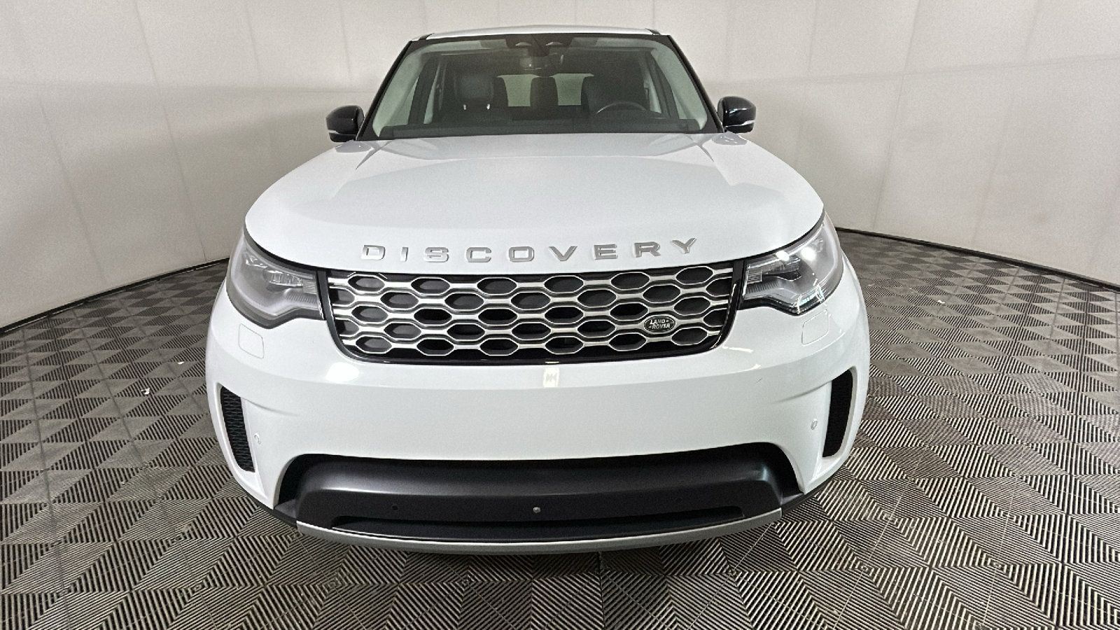 Used 2024 Land Rover Discovery S AWD/4WD image 7