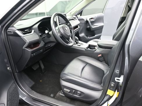 Used 2019 Toyota RAV4 Limited image 15