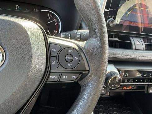 Used 2025 Toyota RAV4 XLE AWD/4WD image 30