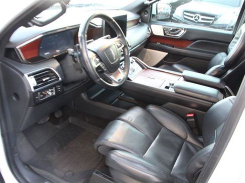 Used 2022 Lincoln Navigator Reserve image 10