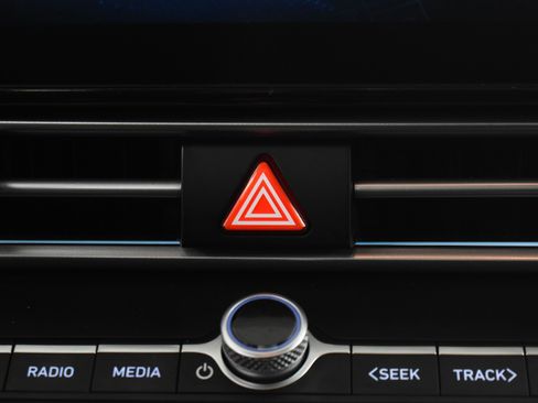 Used 2025 Hyundai Elantra SEL image 31