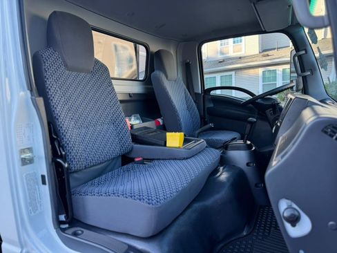 Used 2024 Isuzu NPR image 40