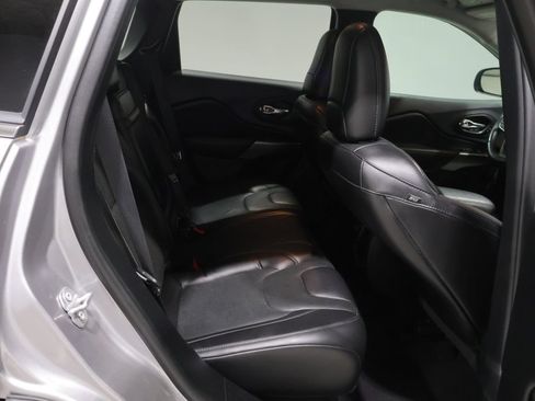 Used 2019 Jeep Cherokee Limited AWD/4WD image 20