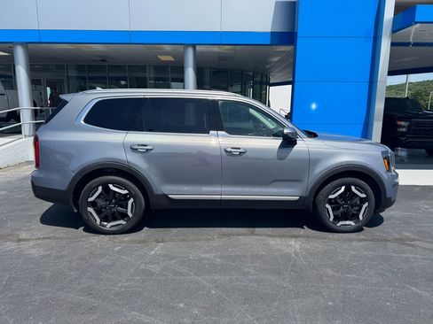 Used 2024 Kia Telluride S w/ S Sunroof Package FWD image 2