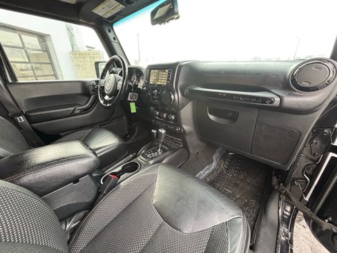 Used 2016 Jeep Wrangler Unlimited Sahara image 13