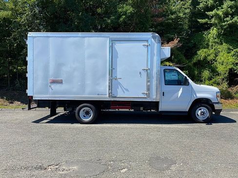 New 2026 Ford E-450 and Econoline 450 Super Duty w/ Power Equipment Group image 4