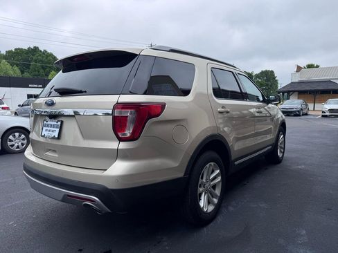 Used 2017 Ford Explorer XLT w/ Equipment Group 201A FWD image 7