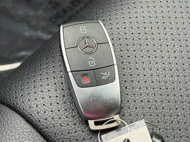 Used 2024 Mercedes-Benz GLE 450e 4MATIC image 29