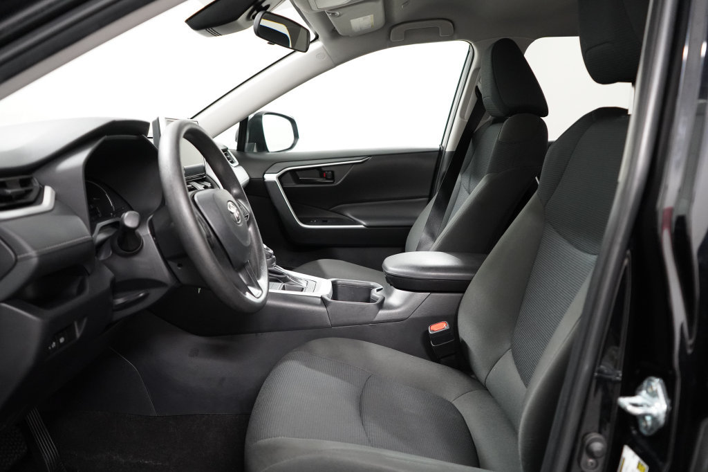 Used 2025 Toyota RAV4 LE AWD/4WD image 13