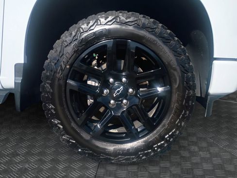 Used 2024 Chevrolet Silverado 1500 Custom image 23