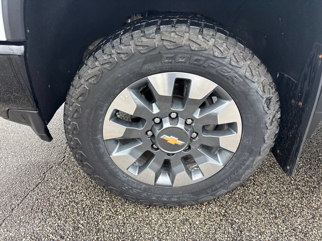 Used 2023 Chevrolet Silverado 2500 Custom w/ Custom Convenience Package AWD/4WD image 17