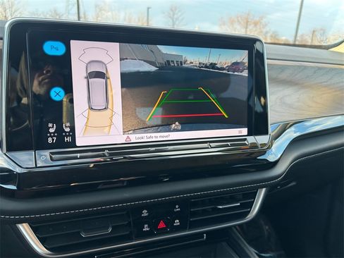 Used 2024 Volkswagen Atlas SE image 24