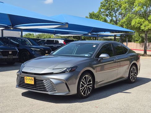 Used 2026 Toyota Camry XLE FWD image 7
