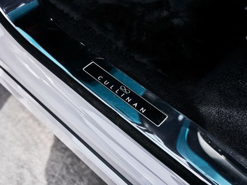 Used 2025 Rolls-Royce Cullinan Black Badge image 39