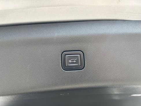 Used 2023 Buick Enclave Premium image 19