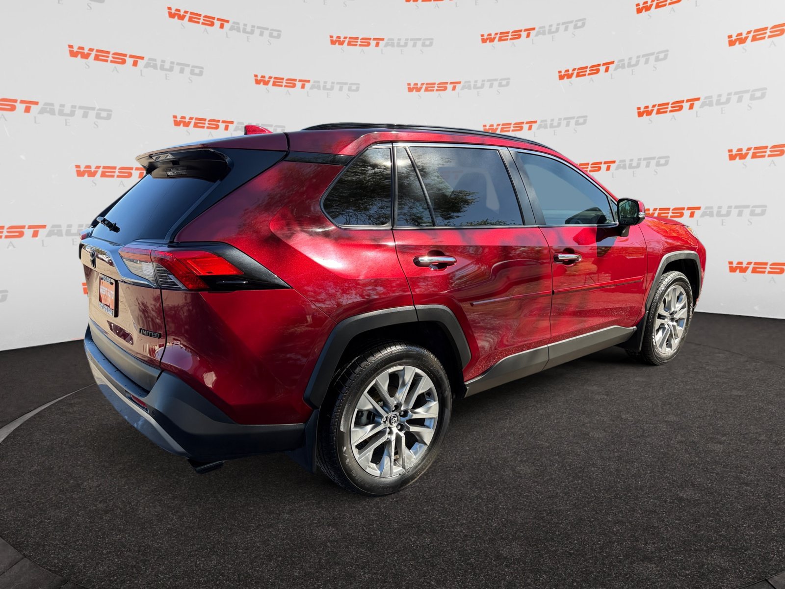 Used 2023 Toyota RAV4 Limited FWD image 5