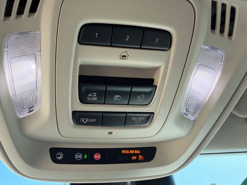 Certified 2022 Buick Envision Avenir w/ Technology Package II AWD/4WD image 31
