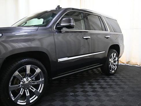 Used 2017 Cadillac Escalade Premium Luxury AWD/4WD image 9